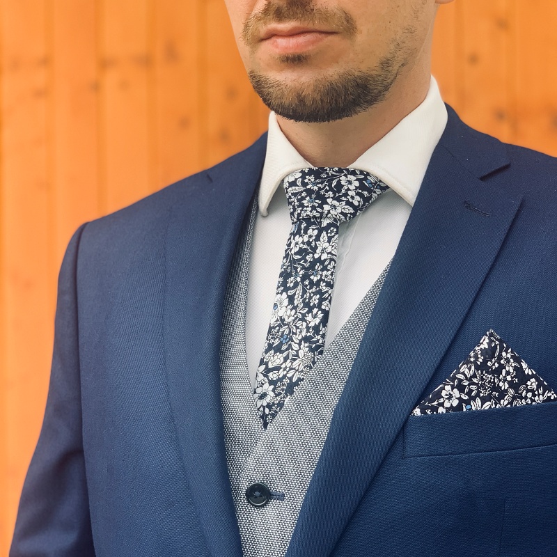 Modrý set kravata, motýlek a kapesník Flower 