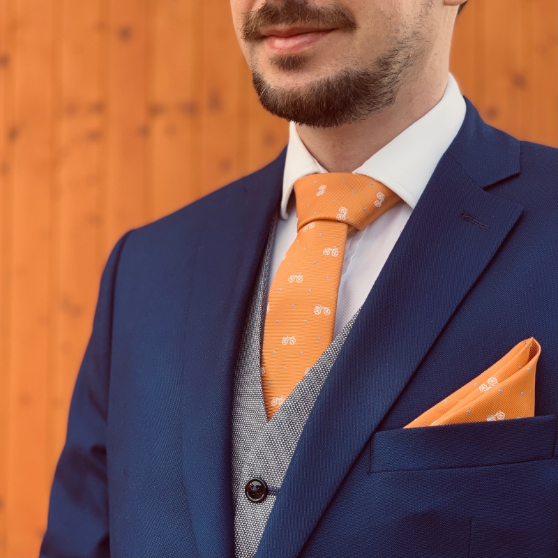 Oranžový set kravata, pánský i dětský motýlek a kapesník Kočár