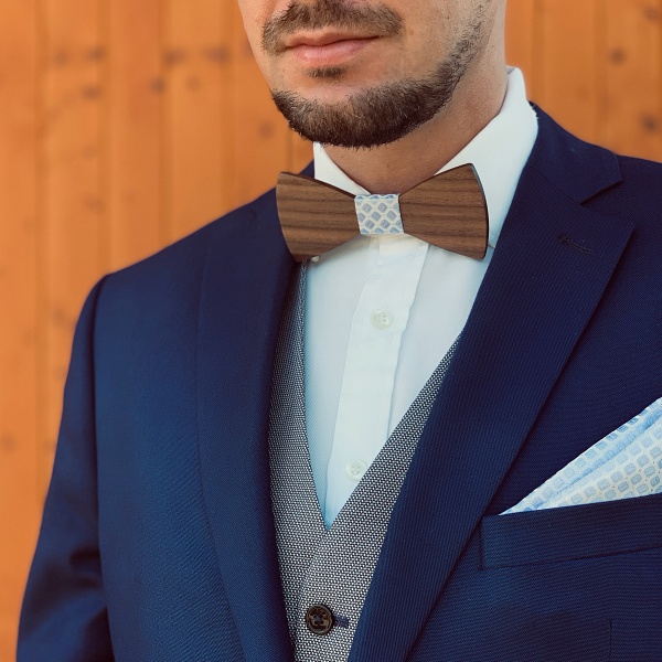Dřevěný světle modrý set - motýlek Classic Shape + manžetové knoflíčky + kapesník