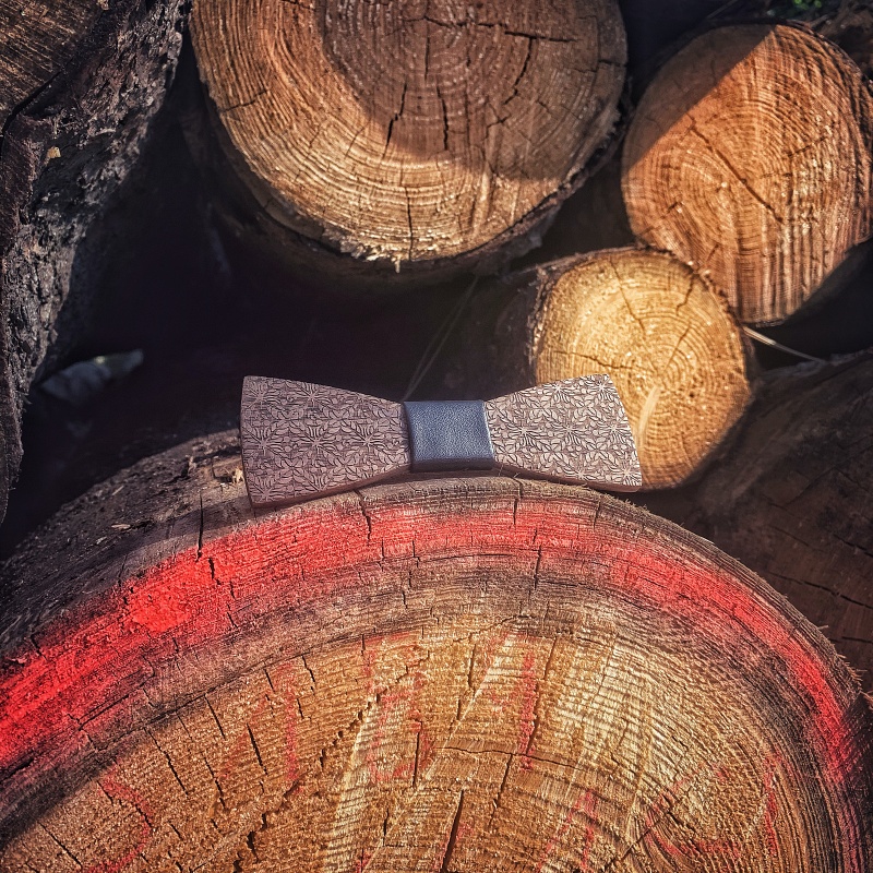 Dřevěný pánský motýlek Floral leather 