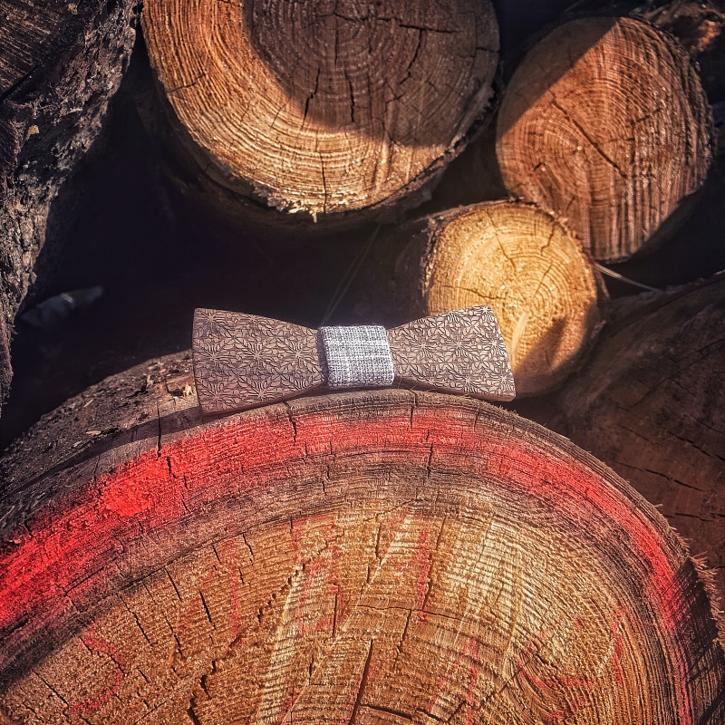 Dřevěný pánský motýlek Floral grey 