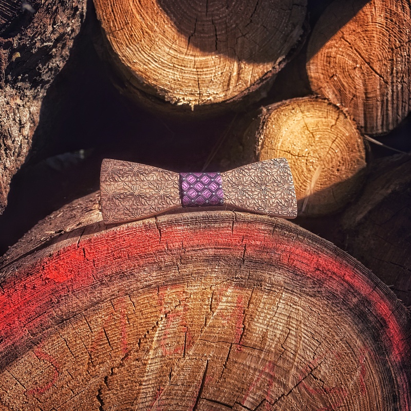 Dřevěný pánský motýlek Floral purple 