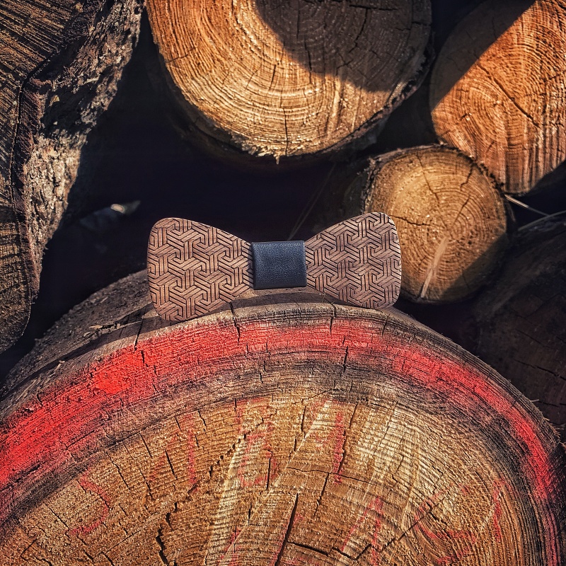 Dřevěný pánský motýlek Geo leather 