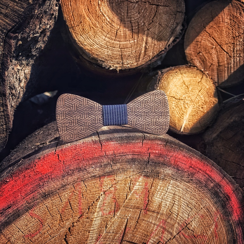 Dřevěný pánský motýlek Geo line