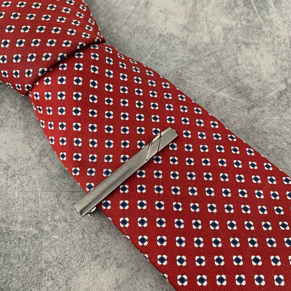 Šedá spona na kravatu Snick 