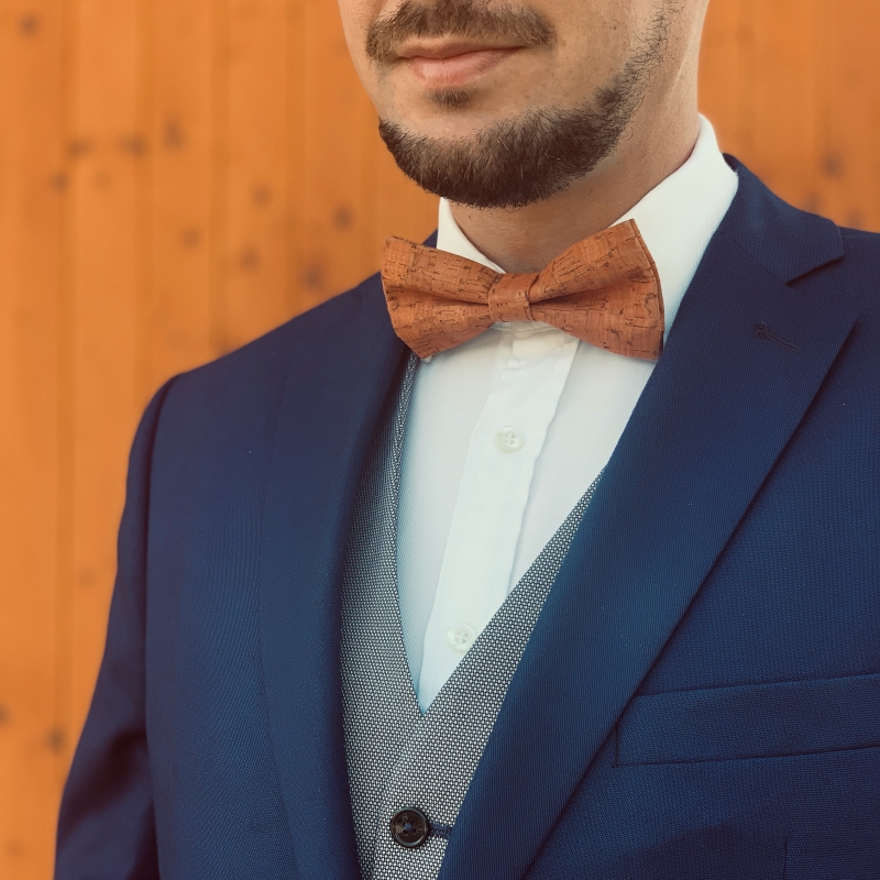 Oranžový pánský motýlek Korek