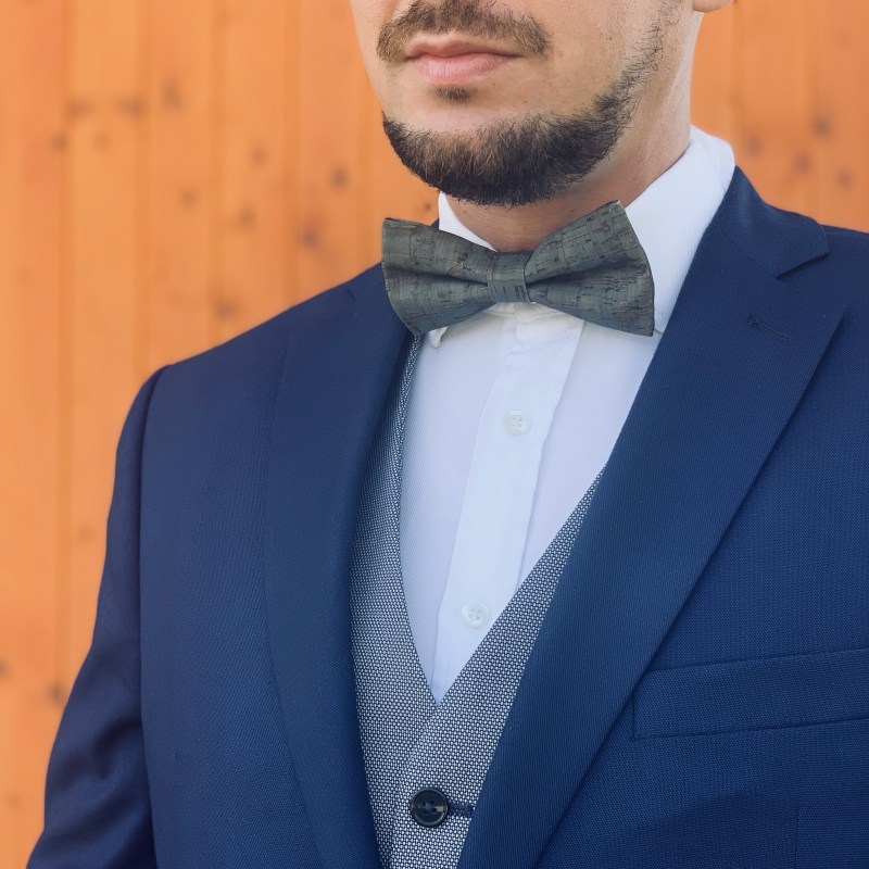 Šedý pánský motýlek Korek