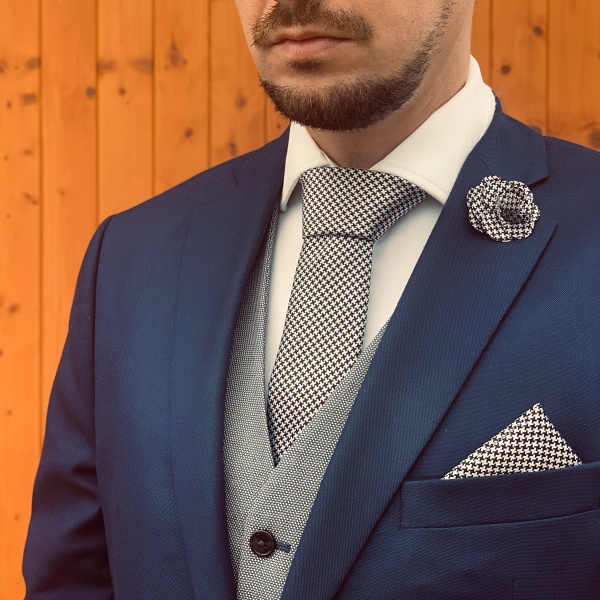 Černý set Houndstooth - kravata, kapesník a manžetové knoflíčky + brož 