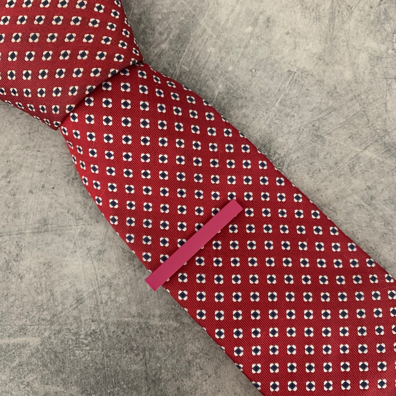 Tmavě růžová matná spona na kravatu Matte - 5 cm 