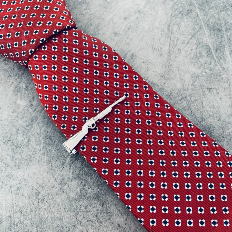 Stříbrná spona na kravatu Brokovnice