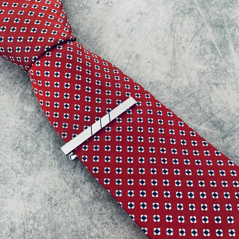 Spona na kravatu 3 Incision