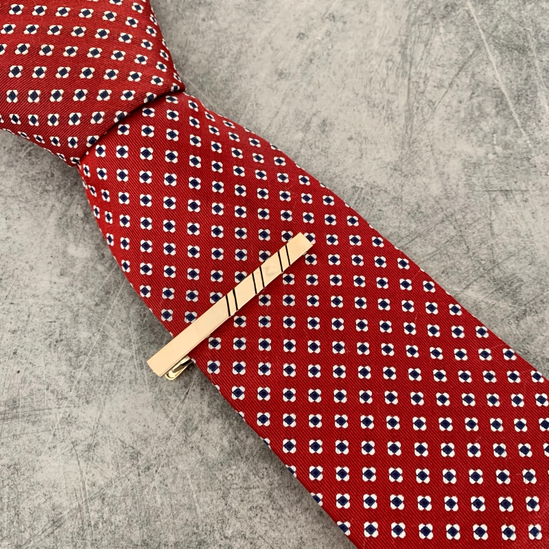 Zlatá spona na kravatu 6 Incision