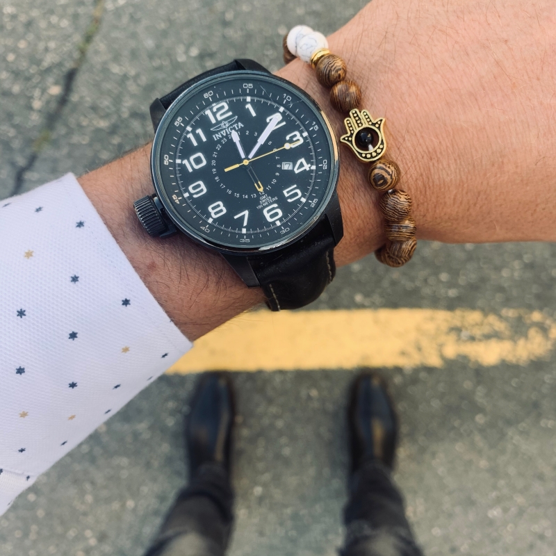 Hnědo - bílý náramek Fatimina ruka