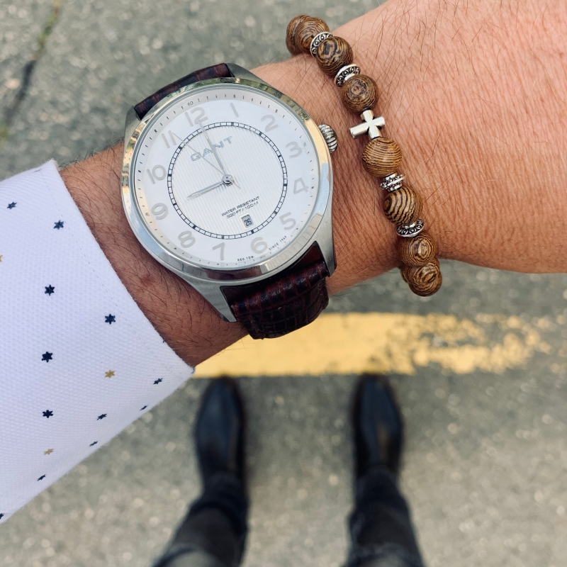 Hnědý náramek Křížek 