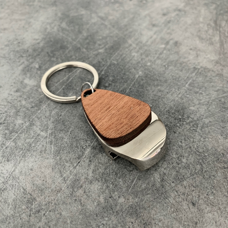 Dřevěná klíčenka Triangle Wood s otvírákem na pivo 