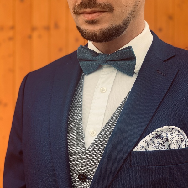 Světle modrý pánský motýlek Denim 