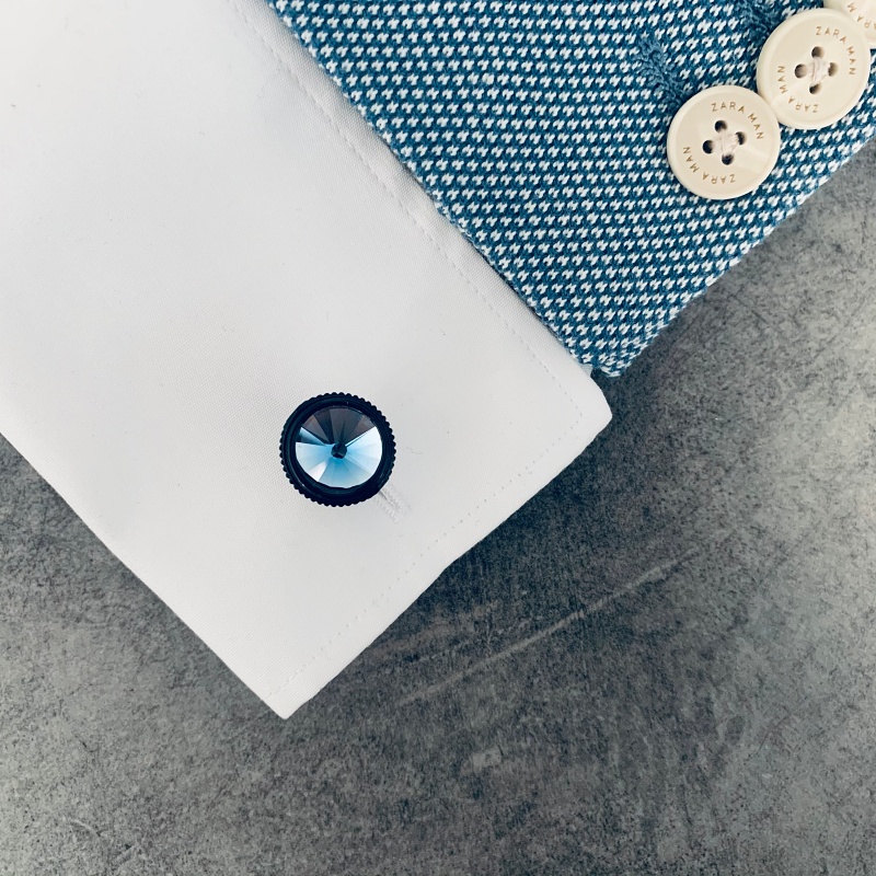 Černé manžetové knoflíčky Spike blue