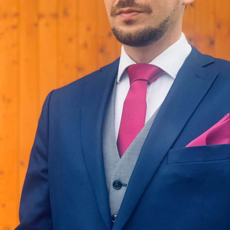 Tmavě růžový set kravata, motýlek, kapesník a manžetové knoflíčky Plaid