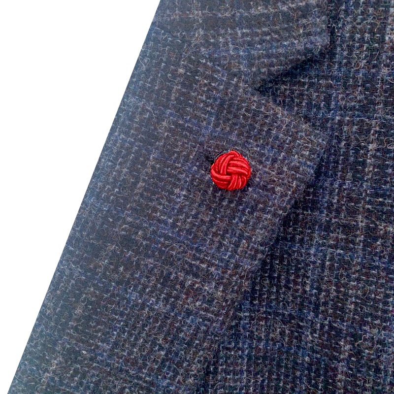 Rudá ozdoba klopy saka Ball 