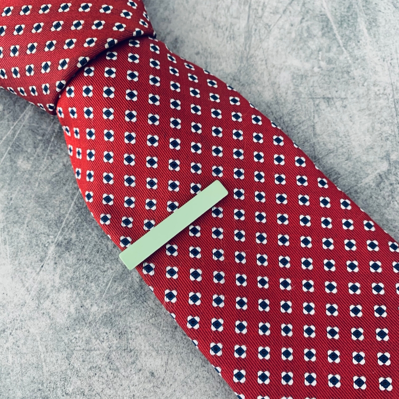 Světle zelená matná spona na kravatu Matte - 4 cm 