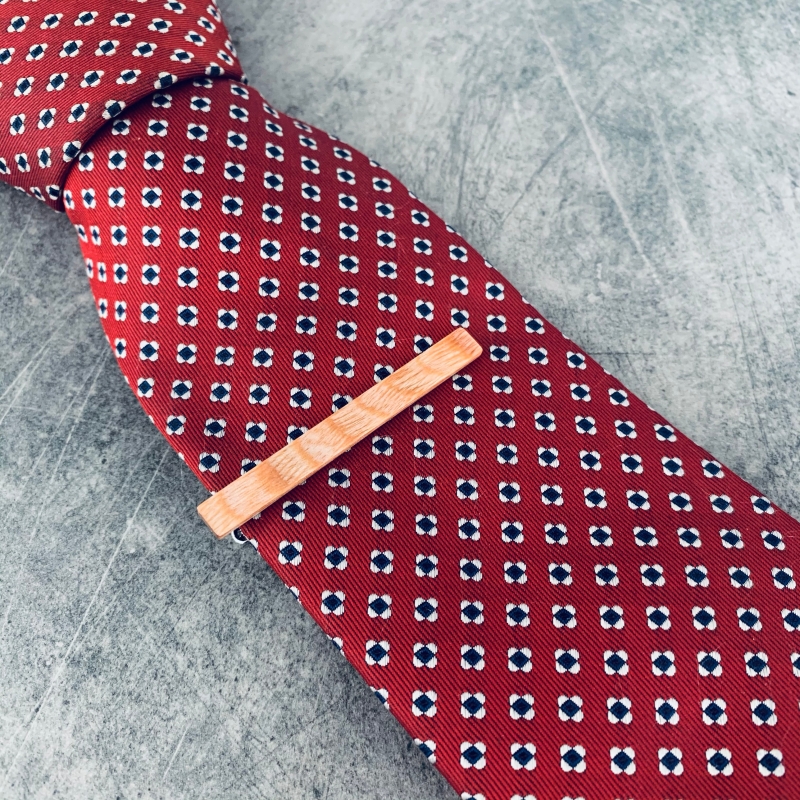 Béžová spona na kravatu Wild wood 