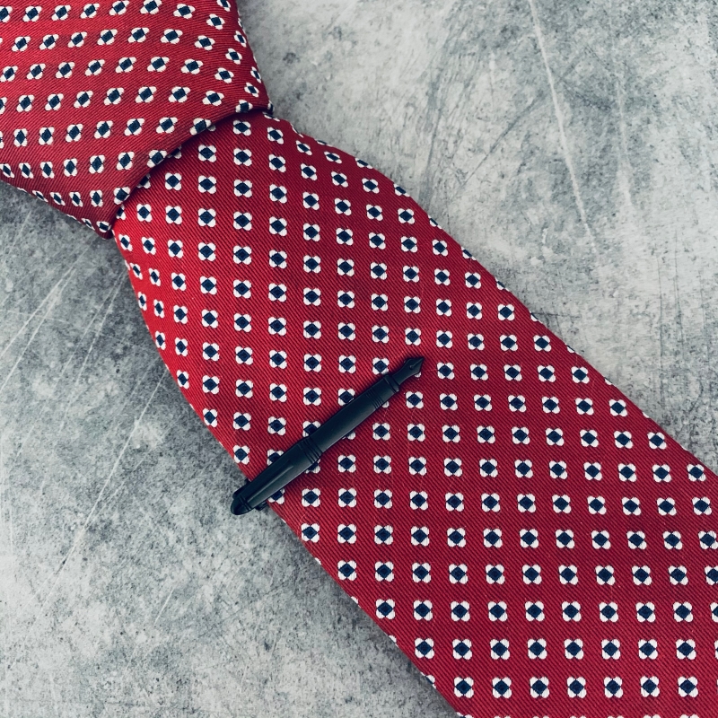 Černá spona na kravatu Psací pero 