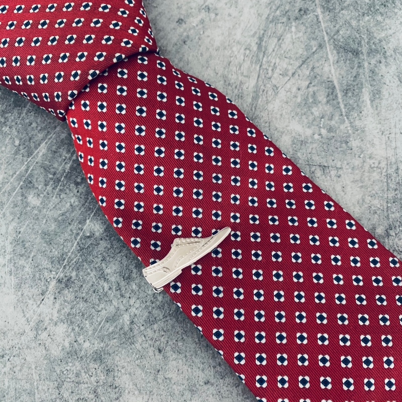 Stříbrná spona na kravatu Bota 