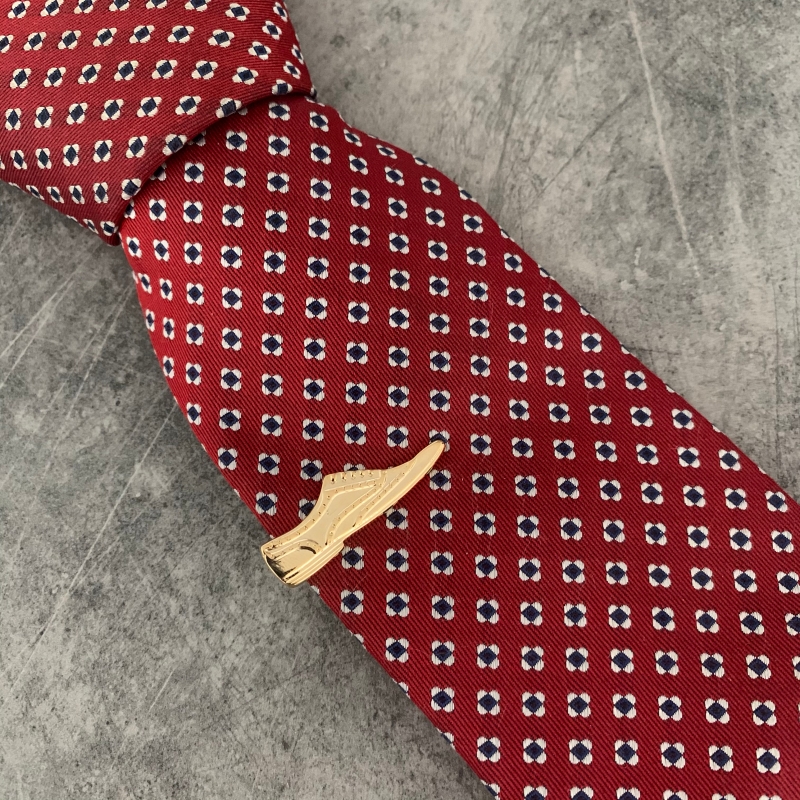 Zlatá spona na kravatu Bota 