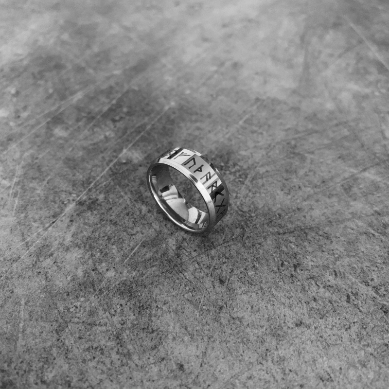 Stříbrný prsten Runy vel. 10