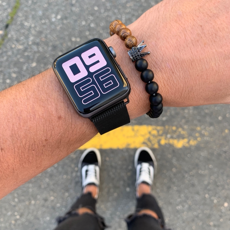 Hnědo - černý náramek Královská koruna 