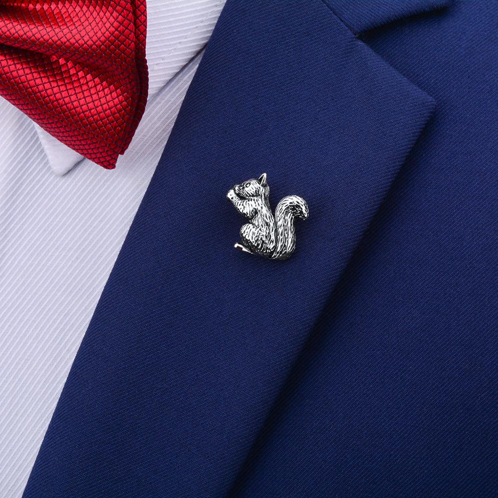 Stříbrno - černá brož Veverka 