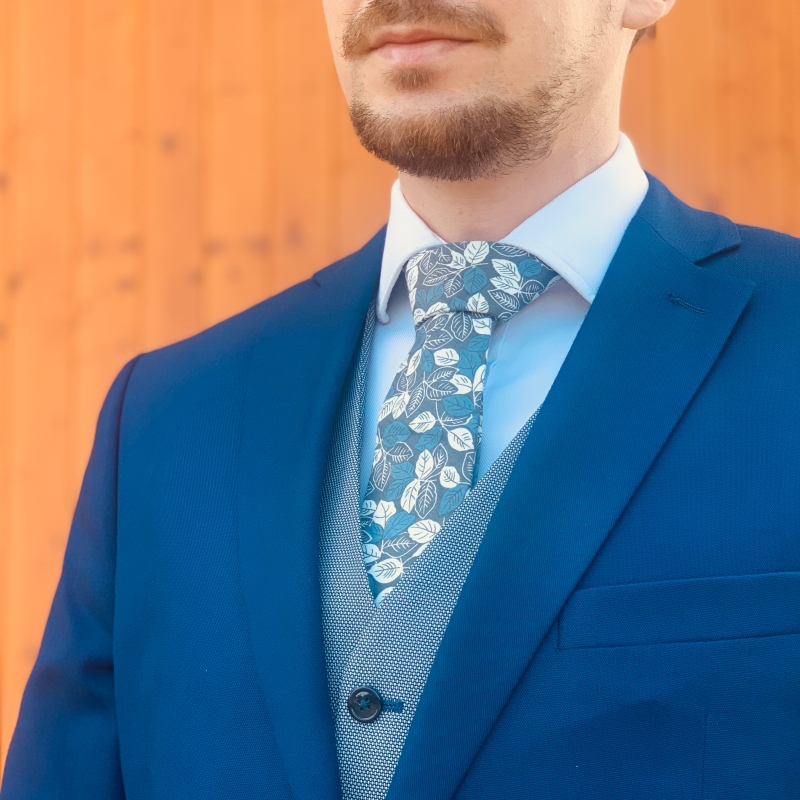 Šedá kravata Listí 