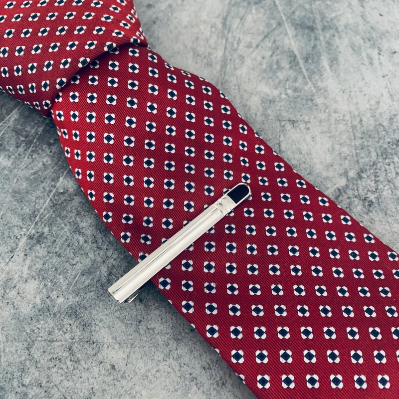 Stříbrná spona na kravatu Finger black 