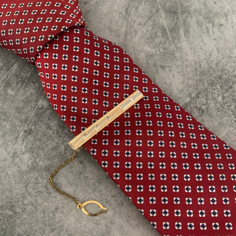 Zlatá spona na kravatu Blesk 