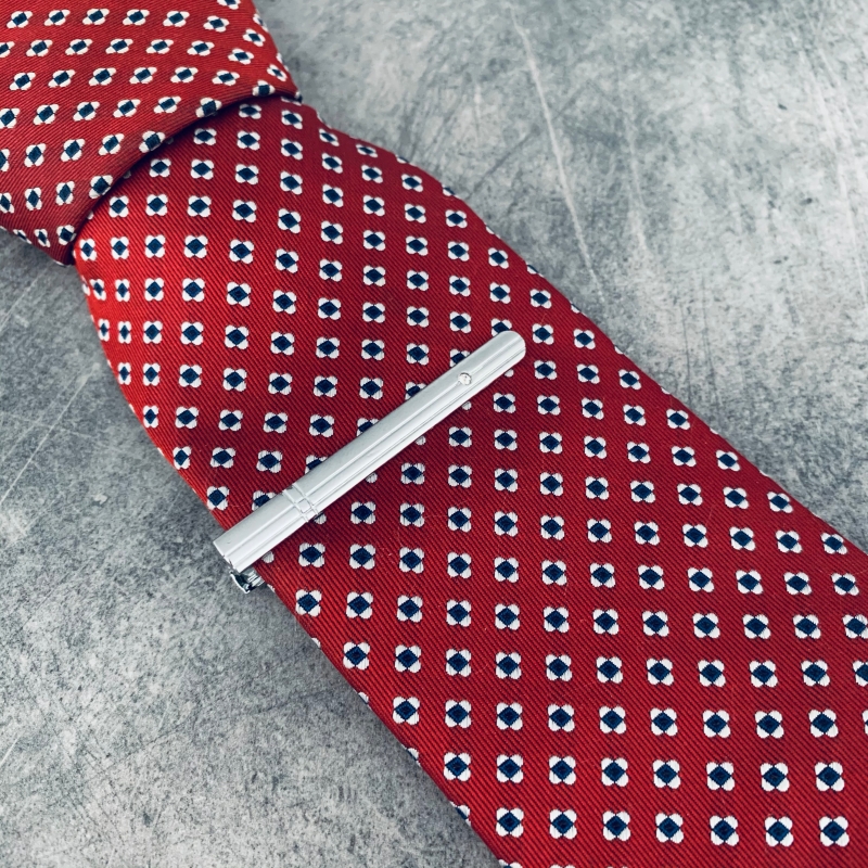 Stříbrná spona na kravatu Cross Crystal 