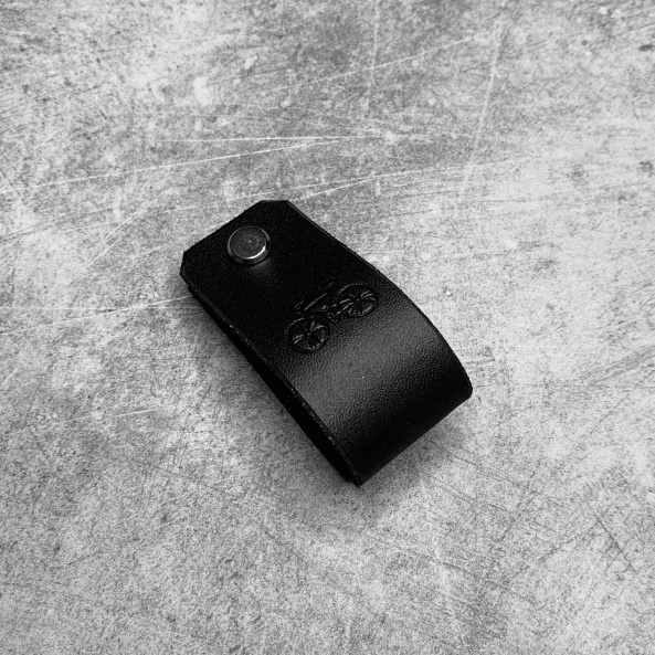 Černá kožená klíčenka Jízdní kolo 