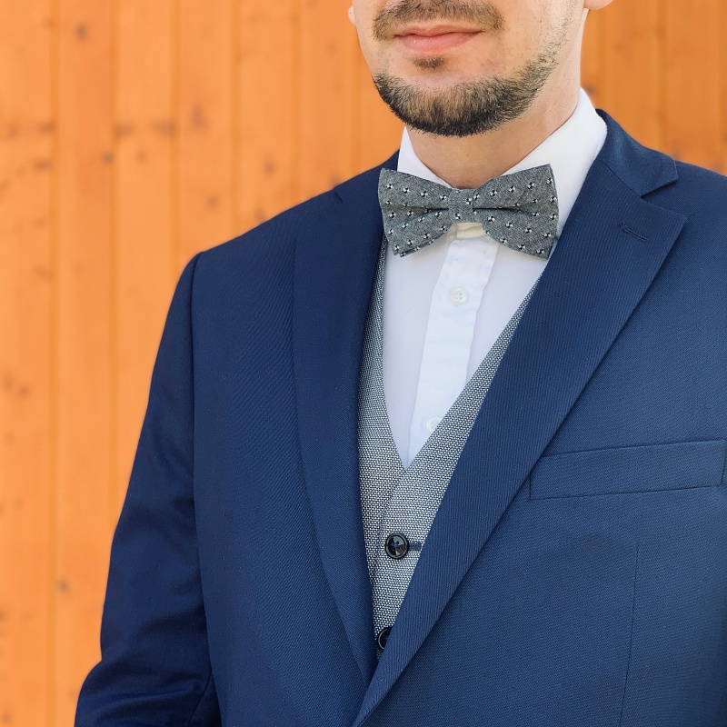 Tmavě modrý motýlek Vrtule 