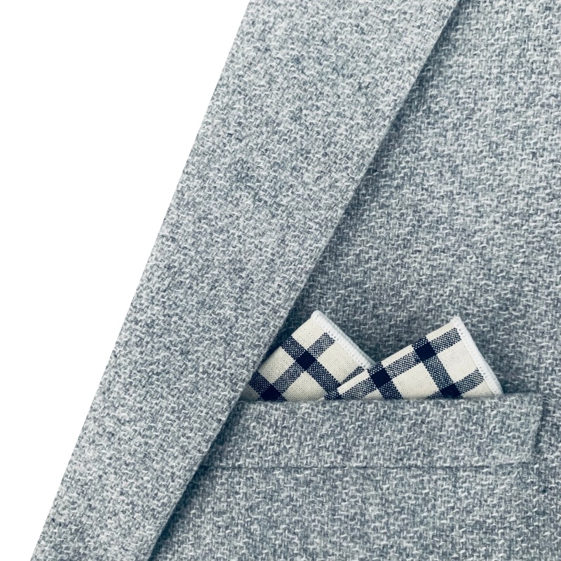 Tmavě modrý kapesníček do saka Mříž