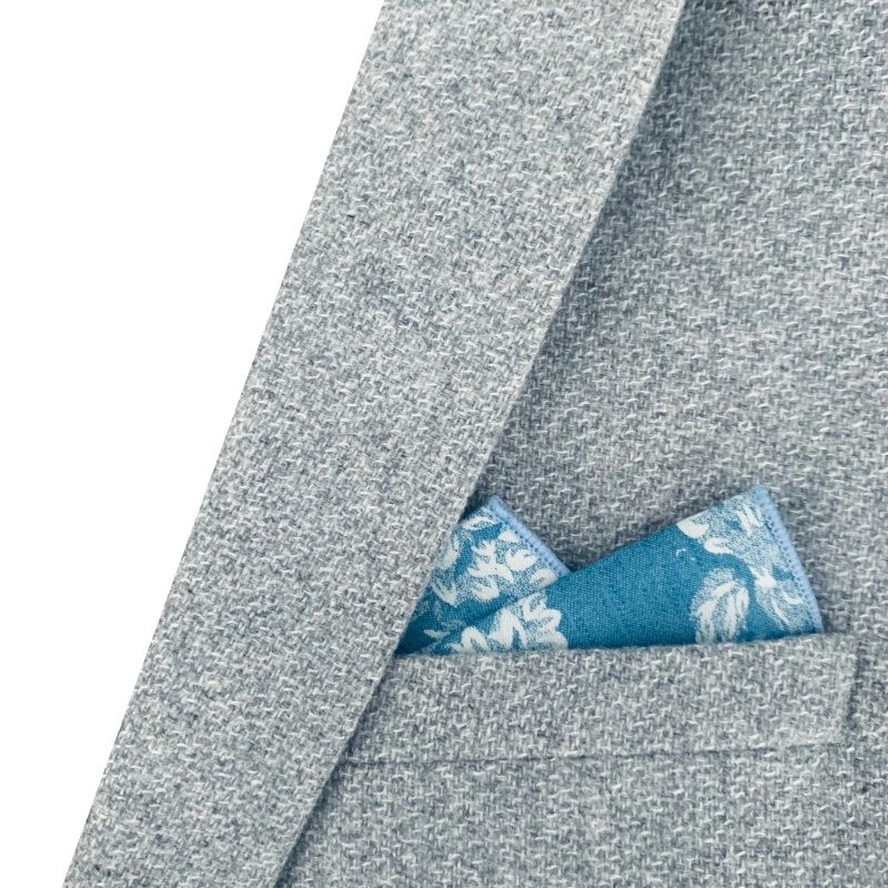 Světle modrý kapesník do saka Flower Ink