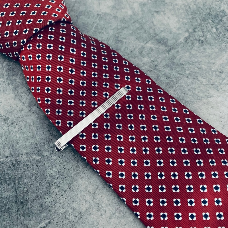 Stříbrná spona na kravatu Marks and Spencer Lines 