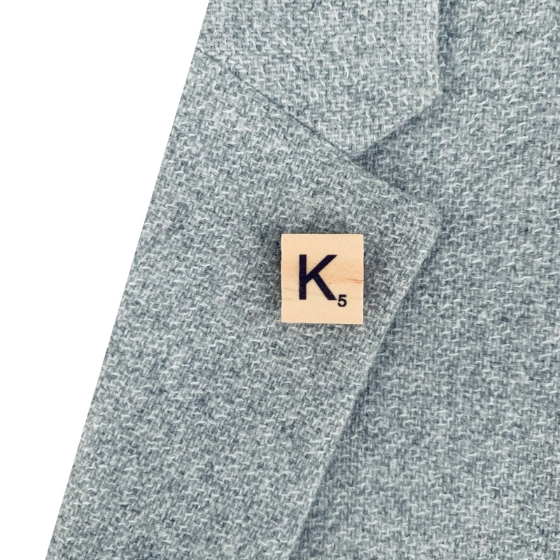Brož Scrabble písmeno K