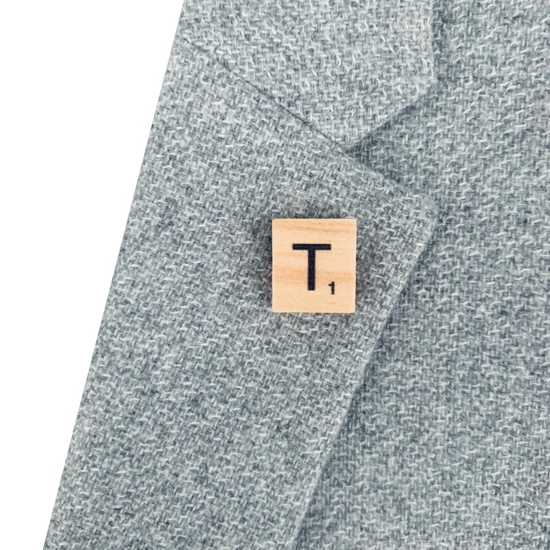 Brož Scrabble písmeno T