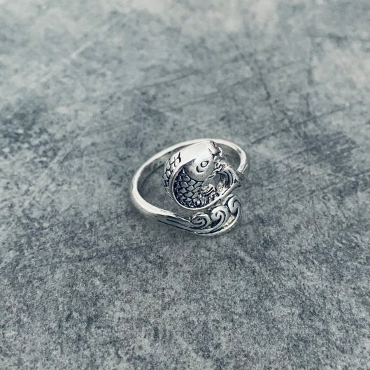 Stříbrno - černý prsten Ryba 