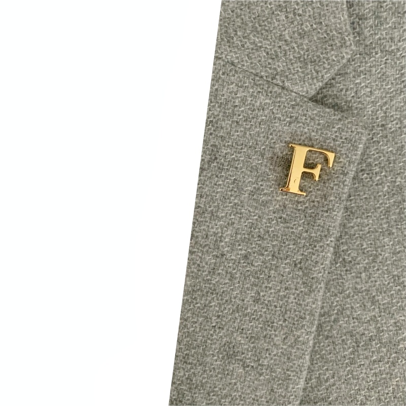 Zlatá brož písmeno F