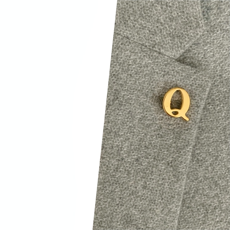 Zlatá brož písmeno Q