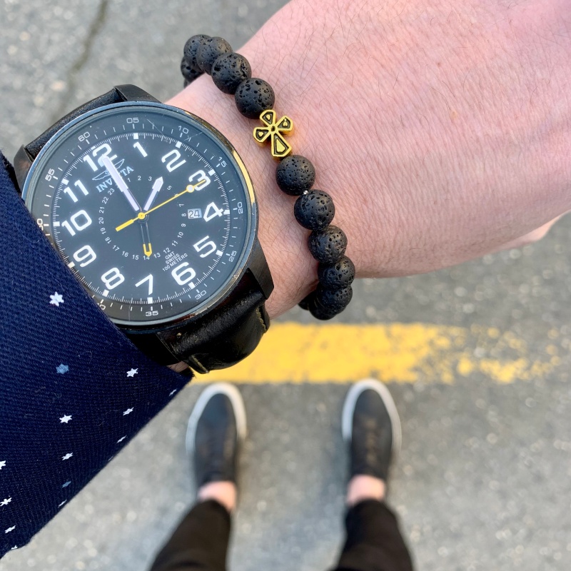 Černý náramek Velký zlatý kříž - láva