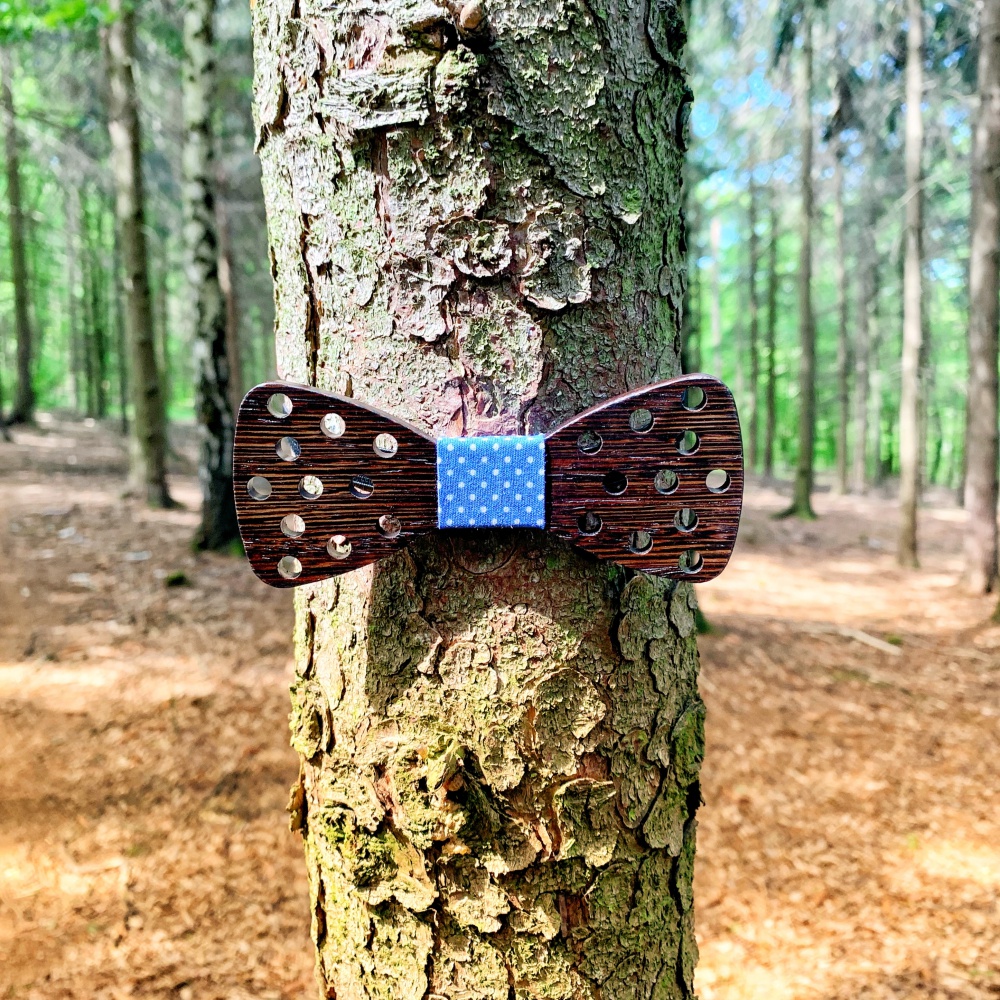 Dřevěný pánský motýlek Small Dot Puntíčky