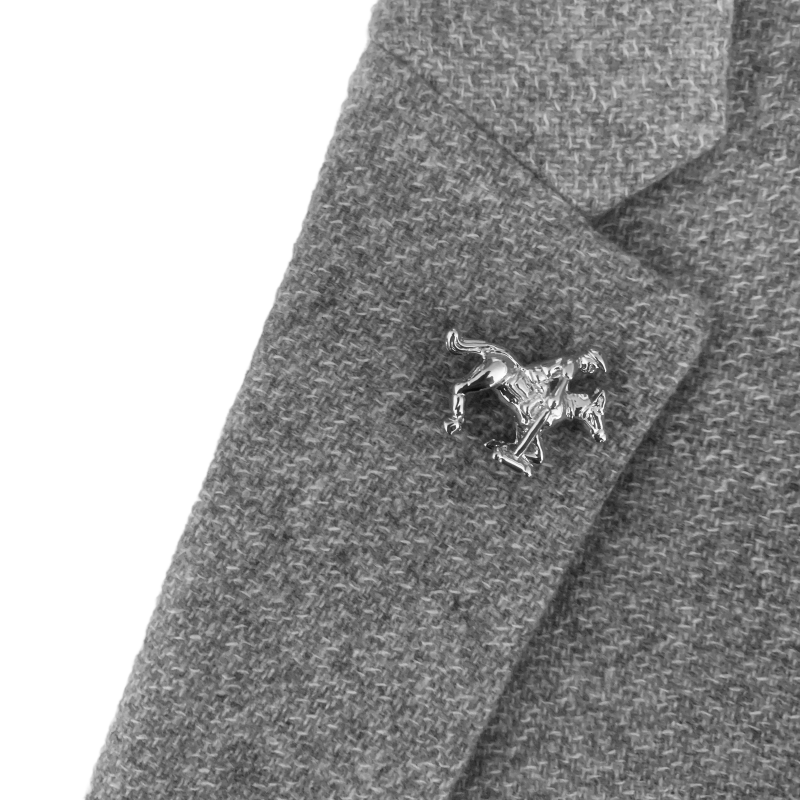 Stříbrná brož Hráč koňského póla 