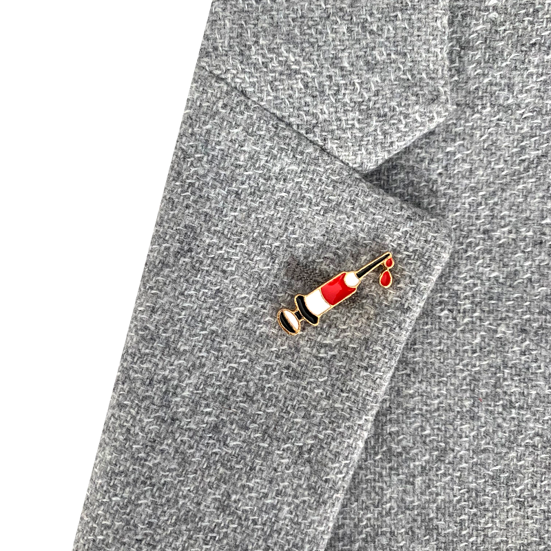 Brož Injekční stříkačka s kapkou krve