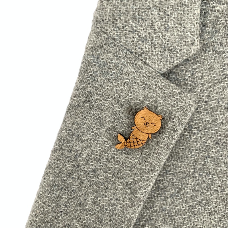 Dřevěná brož Catfish